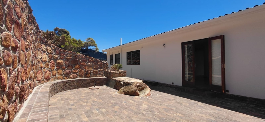 To Let 3 Bedroom Property for Rent in Fish Hoek Western Cape